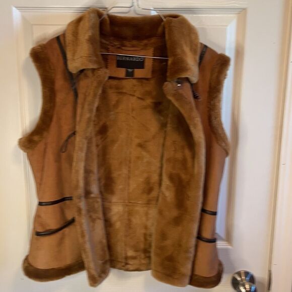 Bernado faux suede and fur vest sz L - Picture 4 of 6